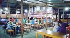 Suasana Warung Makan Tengkleng Gajah